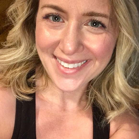 Erin Kaszynski - Poshmark Profile Picture of Erin Kaszynski (@ekphotogirl) on Poshmark