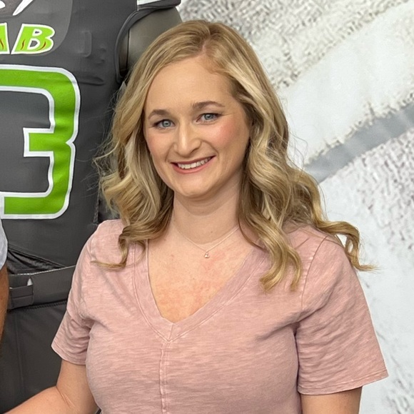 Katie Broome - Poshmark Profile Picture of Katie Broome (@katie_broome) on Poshmark