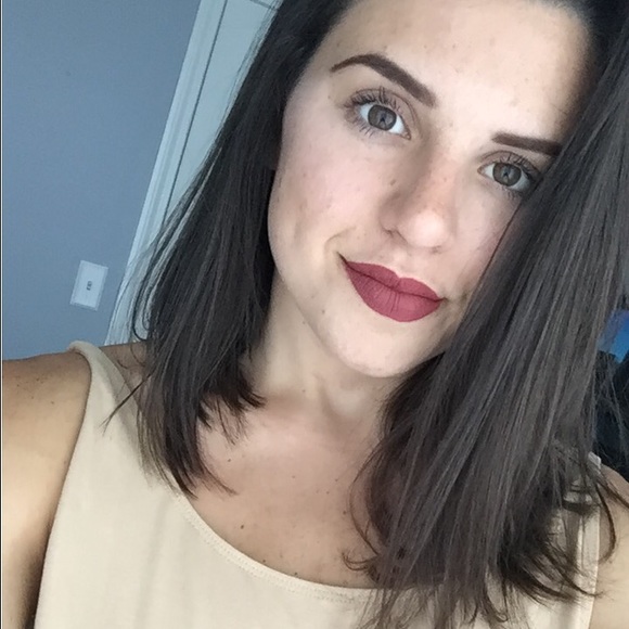 Profile Picture of !!! michaela Lefebvre (@michaela726) on Poshmark