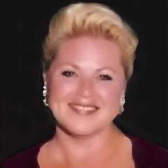 Profile Picture of Robin Modaffare (@rmodaffare) on Poshmark