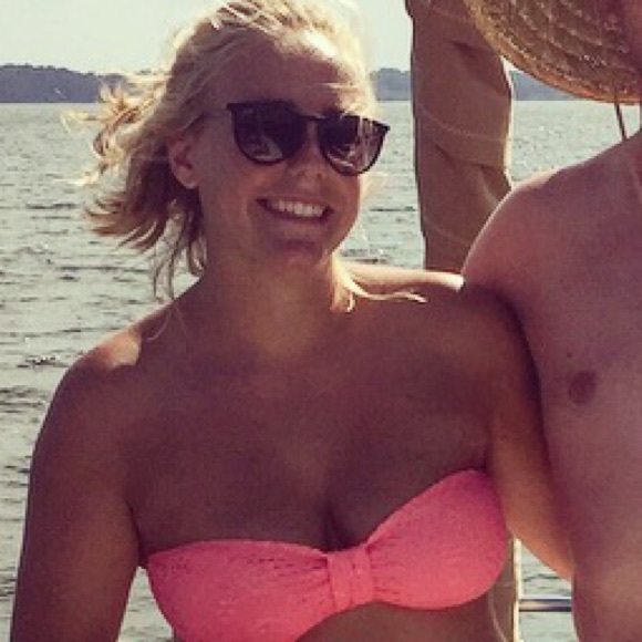 Profile Picture of Cabell Anderson (@cabsss) on Poshmark