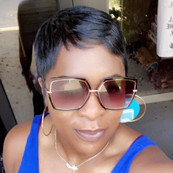 Profile Picture of April Hollamon (@williamsapril3) on Poshmark