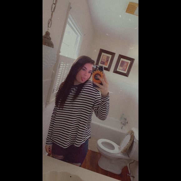 Profile Picture of Brittany Jarrells (@brittt2000) on Poshmark