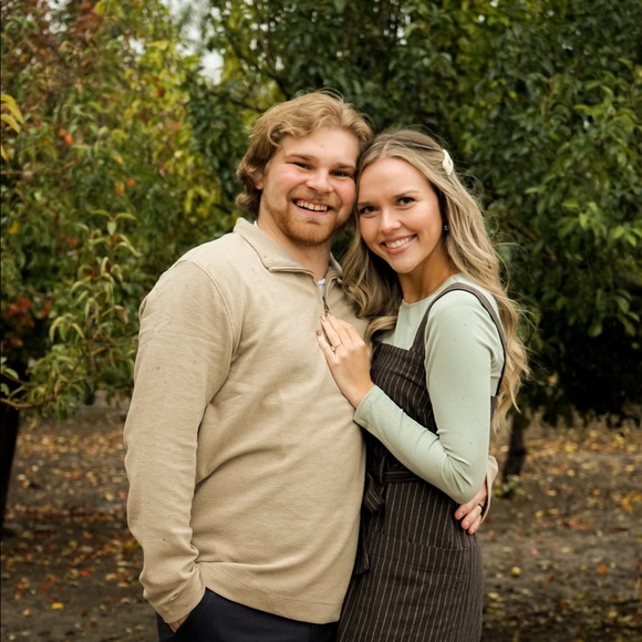 Profile Picture of Miranda Kirby (@mlkirby228) on Poshmark