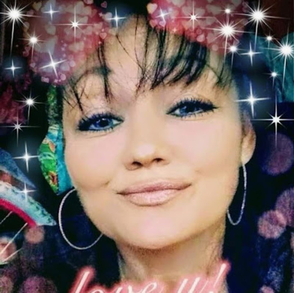 Profile Picture of Lisa Lofton (@loftonlisa93) on Poshmark