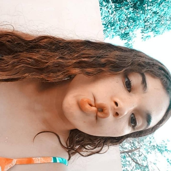 Profile Picture of Astrid Arroyo (@astrid_arroyo) on Poshmark