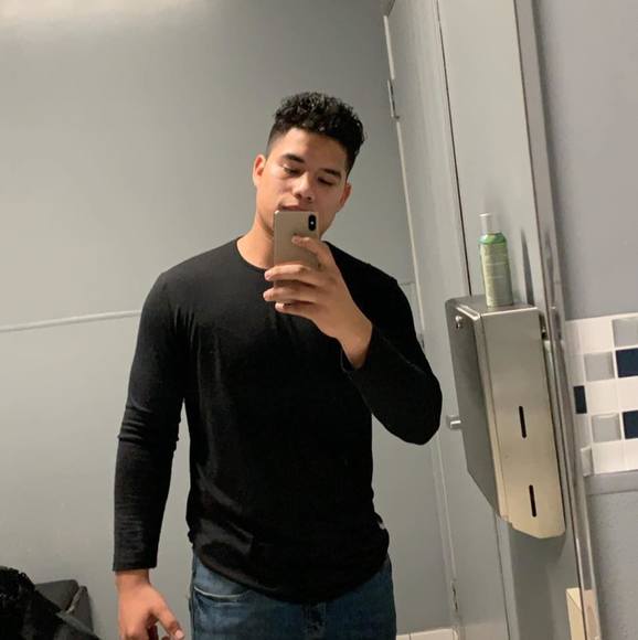 Profile Picture of Alex Rodriguez (@alextron4k) on Poshmark