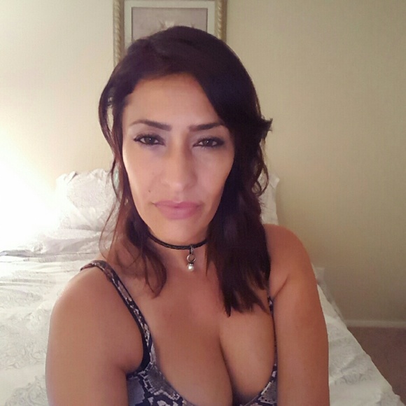 Profile Picture of Marilyn Velez (@gregoria96) on Poshmark