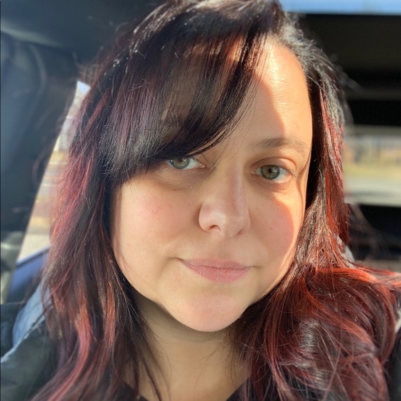 Profile Picture of Marla Serapiglia (@meandcoffeetoo) on Poshmark