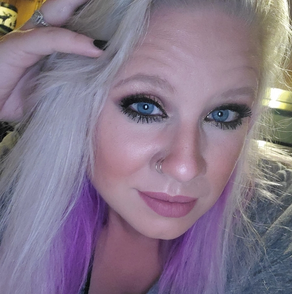Profile Picture of Jen Winchell (@jwinchell21) on Poshmark