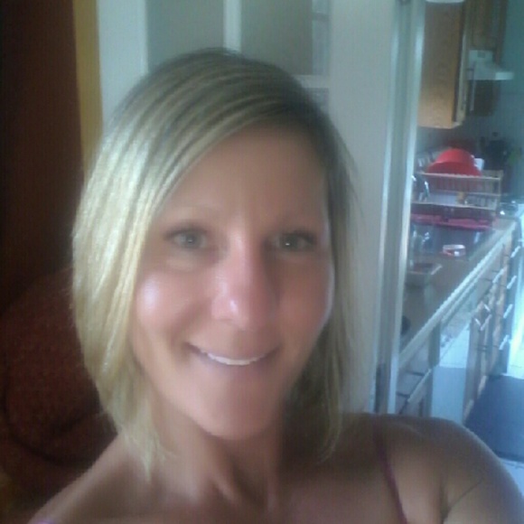 Profile Picture of Roberta Bryson (@rbrydon67) on Poshmark