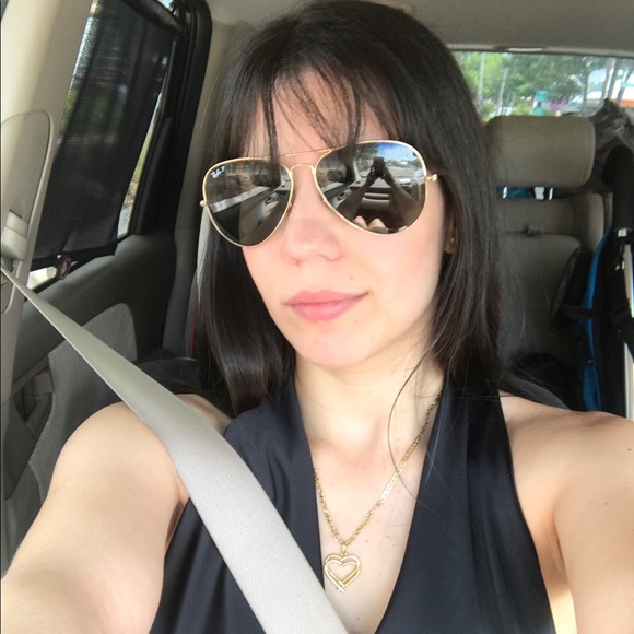 Profile Picture of Mariana Arraez (@marianitica) on Poshmark