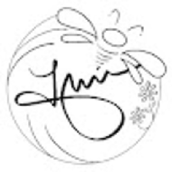 Profile Picture of Lynn Quire (@lquire) on Poshmark