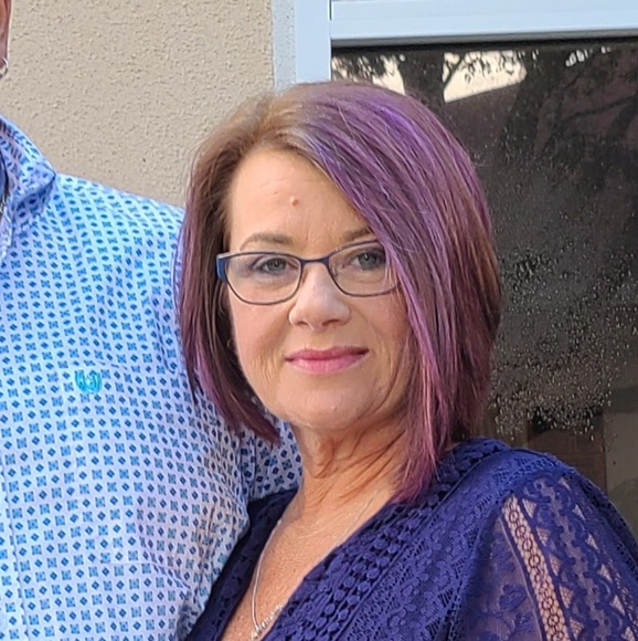 Profile Picture of Renae Hayes (@renae6889) on Poshmark