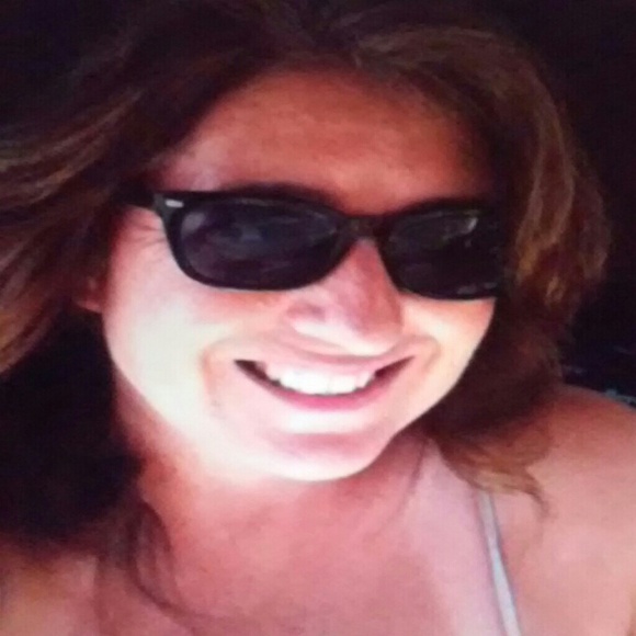 Profile Picture of Michelle Powers (@shellinez) on Poshmark