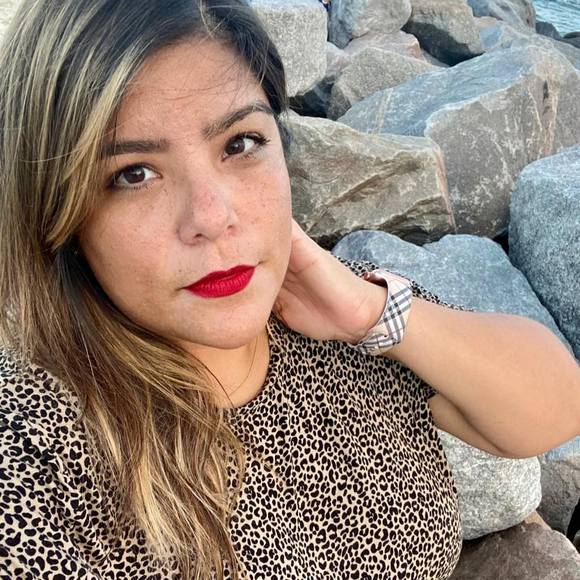 Profile Picture of Melissa Pezzia (@melissapezzia) on Poshmark