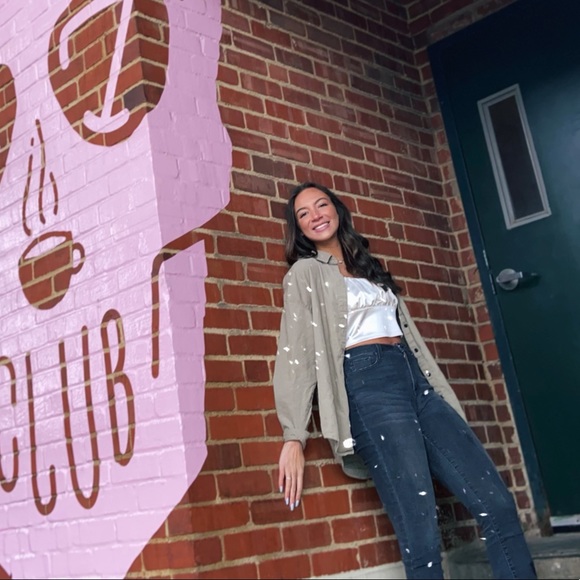 Profile Picture of Joselyn Moquete (@j_moquete) on Poshmark