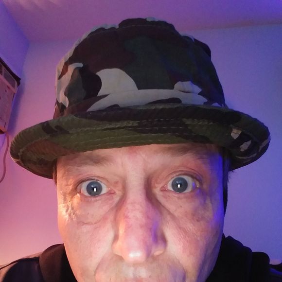 Profile Picture of Howard Barrett (@howiebarret) on Poshmark