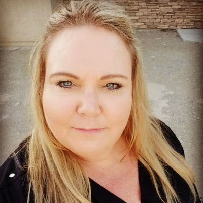 Profile Picture of Jennifer Hendrix (@Ba3eballMom) on Twitter