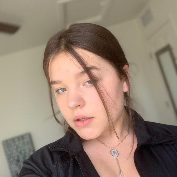 Profile Picture of Mikayla Horton (@mhorton1121) on Poshmark