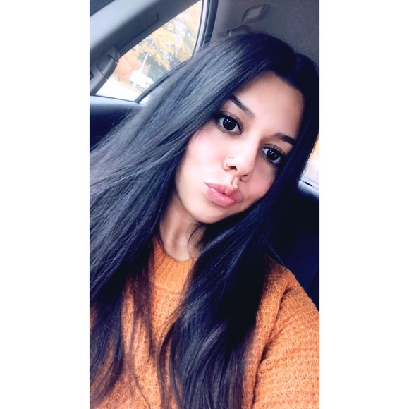 Profile Picture of Gabriela Manzano (@gabbycecilia96) on Poshmark