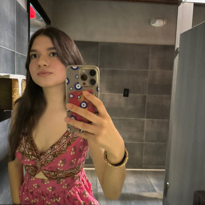 Profile Picture of Luciana Alarcon (@user83775042) on Tiktok
