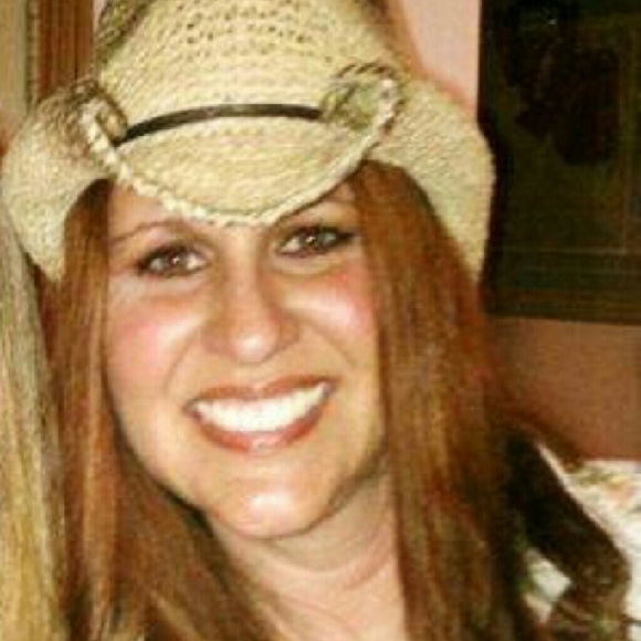 Profile Picture of Tamara Wagner (@ohyeahtam) on Poshmark