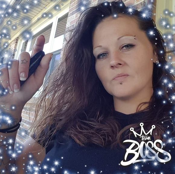 Profile Picture of Jessica Walls (@jessicawalls21) on Poshmark
