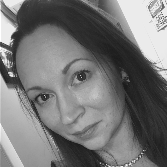 Profile Picture of Alesha Lanuto (@alanuto) on Poshmark