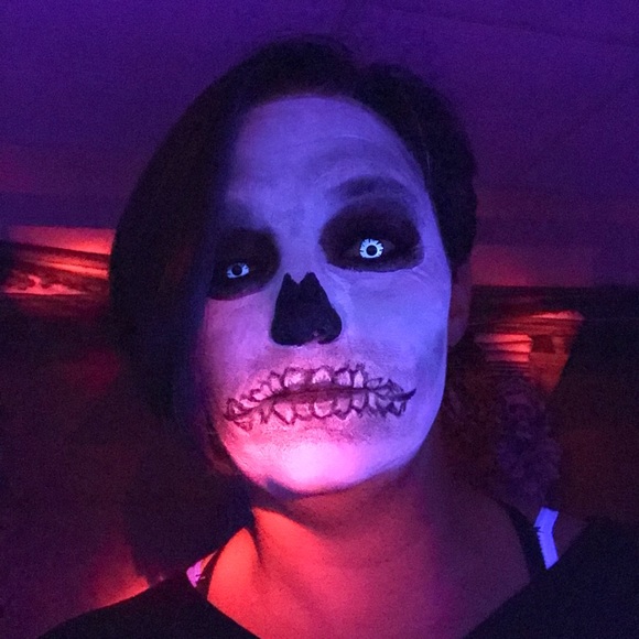 Heather Newland - Poshmark Profile Picture of Heather Newland (@heather_newland) on Poshmark