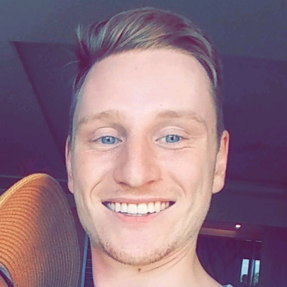 Profile Picture of David Hardin (@dhardin32) on Poshmark