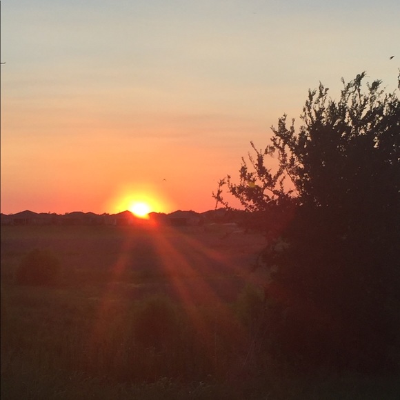 Profile Picture of Victoria Vanvorst (@vvanvorst) on Poshmark