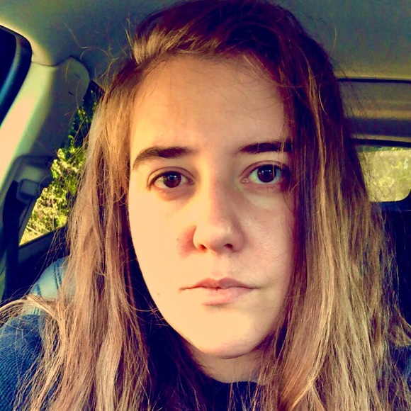 Profile Picture of Patricia Arruda (@arrudapcc) on Poshmark