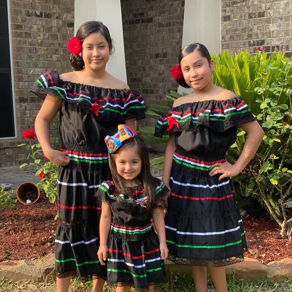 Profile Picture of Eric Perez (@rosaperez86) on Poshmark