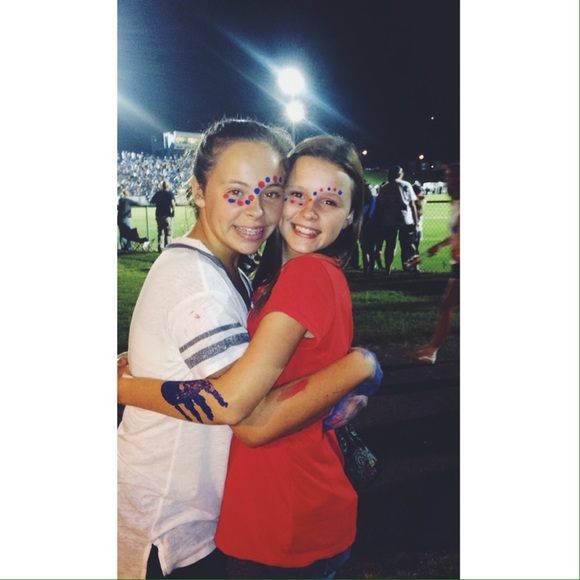 Profile Picture of Shaylyn Abbott (@shaylynabbott) on Poshmark