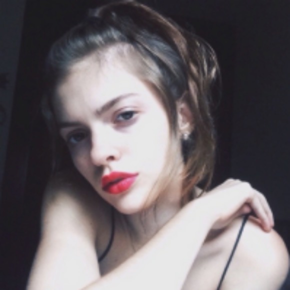 Profile Picture of Johnna Moscony (@onpqdnr123) on Poshmark