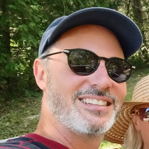 Profile Picture of David Marino (@davidmarino292) on Poshmark