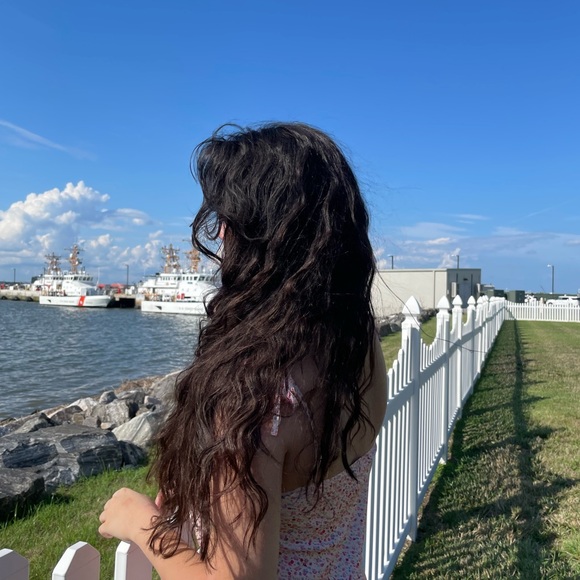 Profile Picture of Lindsay Wong (@linznoelscloset) on Poshmark