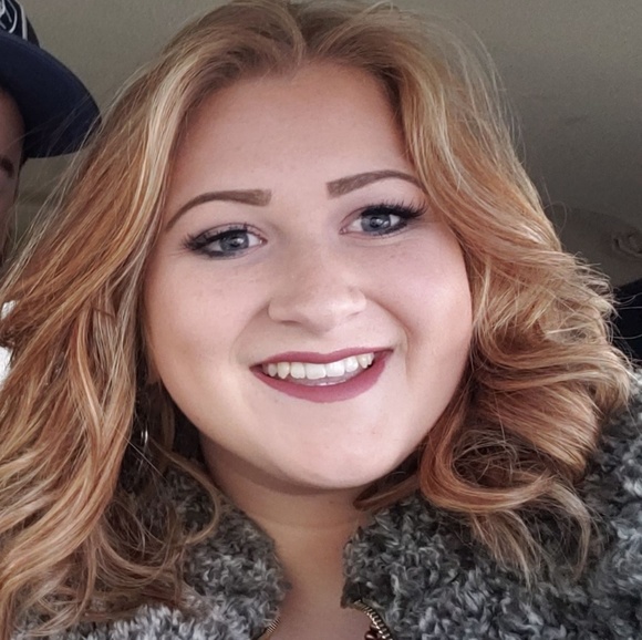 Profile Picture of Karley Litterick (@karleylitterick) on Poshmark