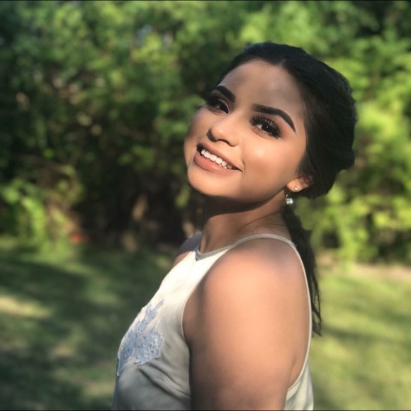 Profile Picture of Cecilia Chavez (@ceciliachvz) on Poshmark