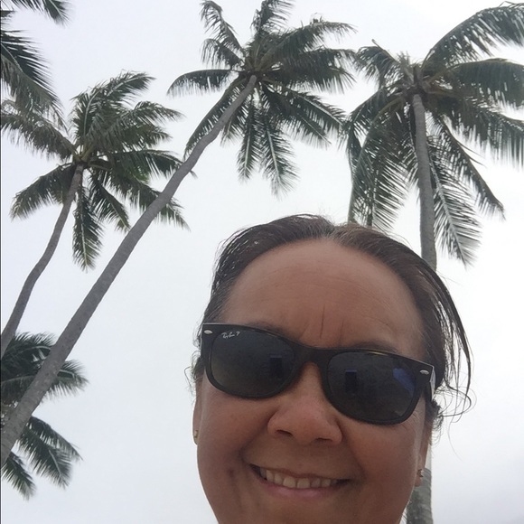 Profile Picture of Elaine Wanket (@ewanket) on Poshmark