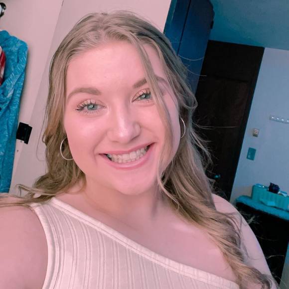 Profile Picture of Hailey Chase (@haileychase910) on Poshmark