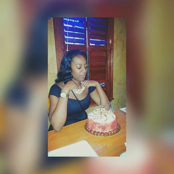 Profile Picture of Jonaia Godbolt (@jnaia912) on Poshmark