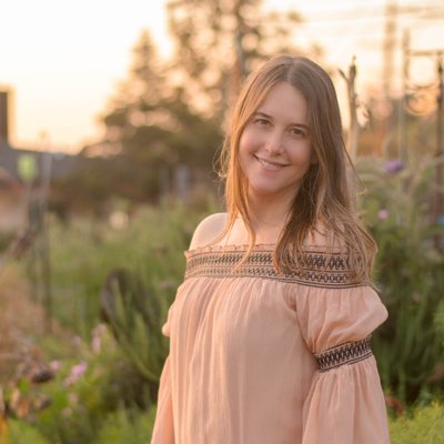 Profile Picture of Heather Schumacher (@here_to_radiate) on Twitter
