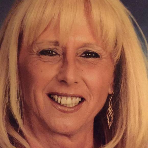 Profile Picture of Michelle Hackett (@moehackett37) on Poshmark