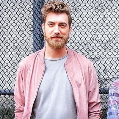 Profile Picture of Rhett McLaughlin Has A Good 9 Inches (@LaceSteeleMc) on Twitter