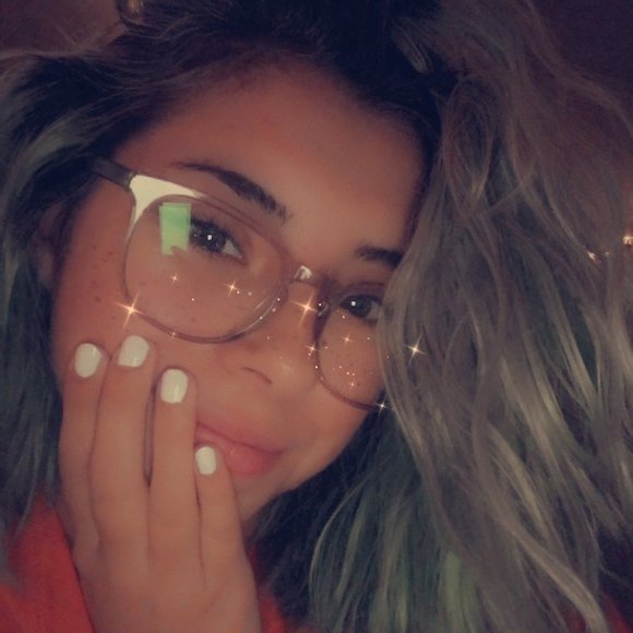 Profile Picture of Alice Hall (@wonderali3) on Poshmark