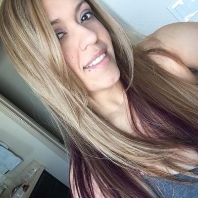 Profile Picture of Lori Sands (@txgirl_lorraine) on Twitter