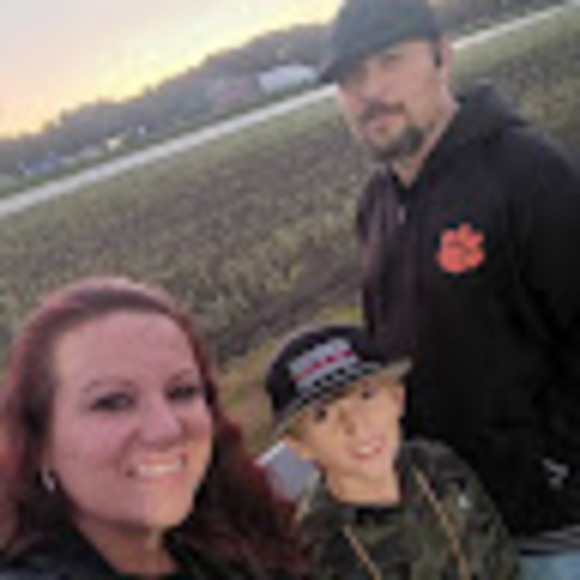 Profile Picture of Amber Filipiak (@amberfilipia303) on Poshmark