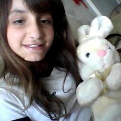 Profile Picture of Ana Laura (@BeBenassi) on Twitter